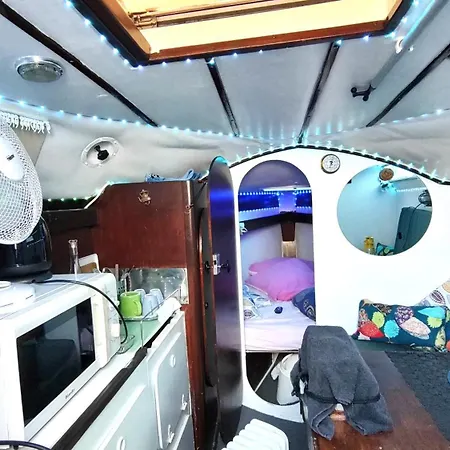 船上ホテル Bateau Voilier ロシュフォール
